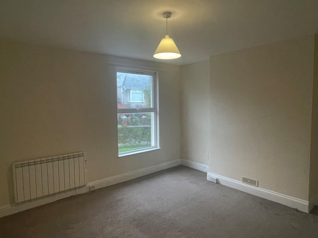 Lot: 17 - DETACHED BUILDING ARRANGED AS TWO FLATS -